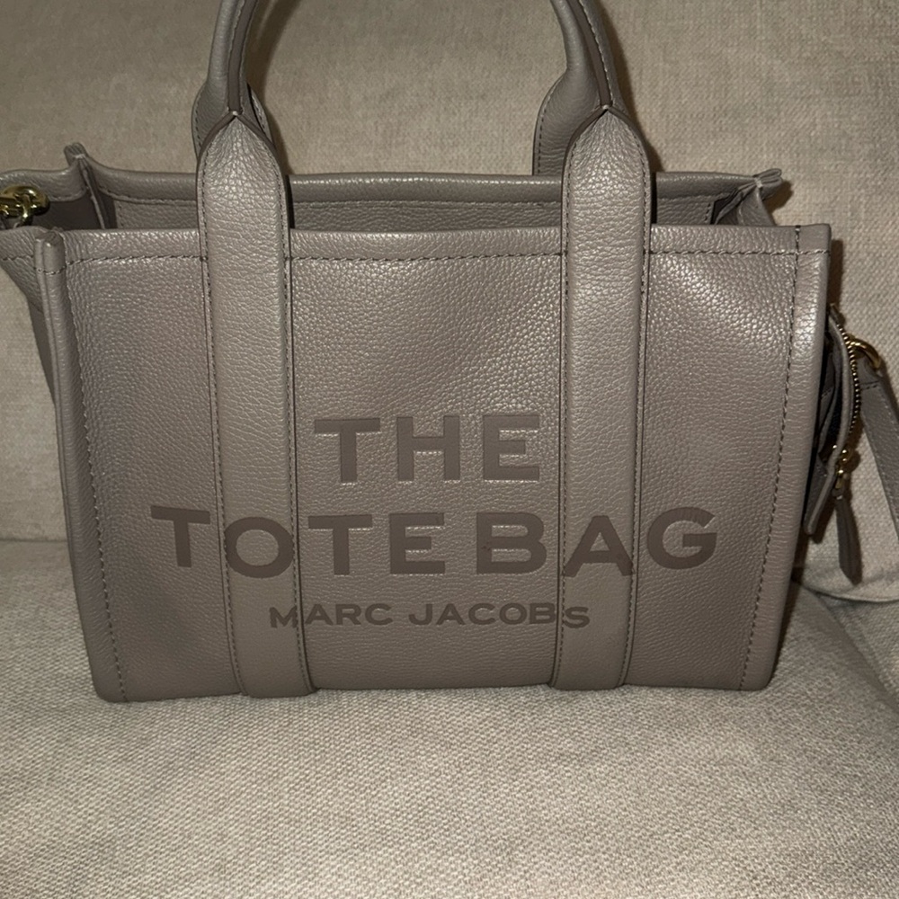 Marc Jacob’s the tote bag in cement